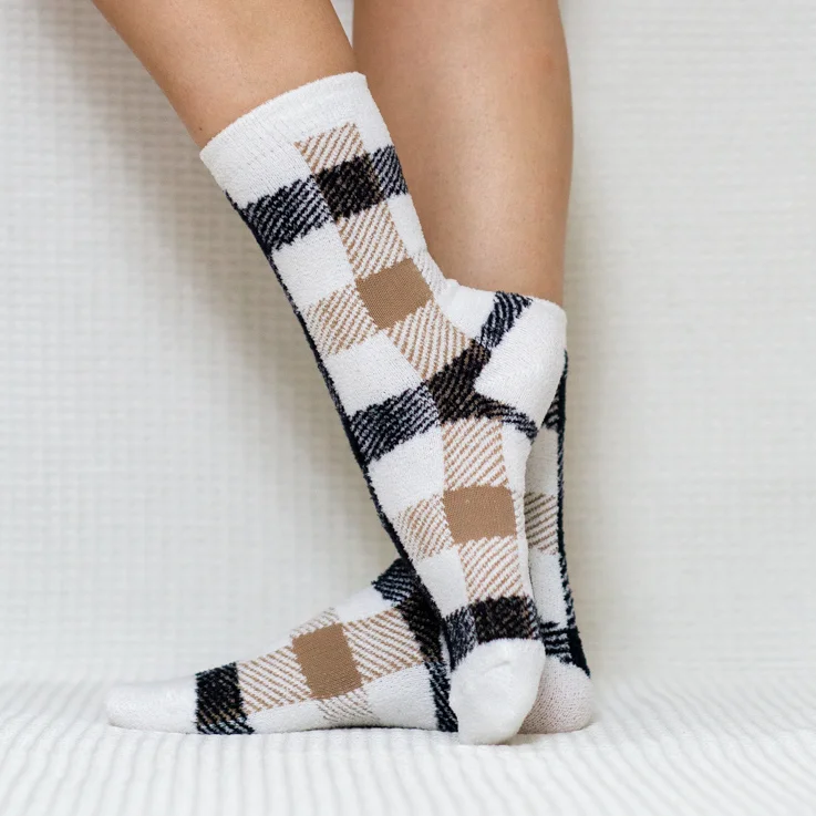 Black Beige Plaid Quarter Combed Cotton Socks for Women
