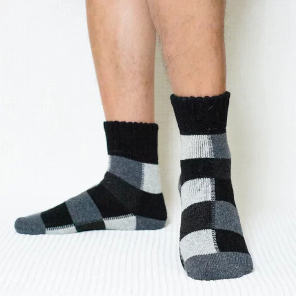 Black Colored Plaid Quarter Wool Socks for Men
