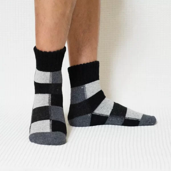 Black Colored Plaid Quarter Wool Socks for Men