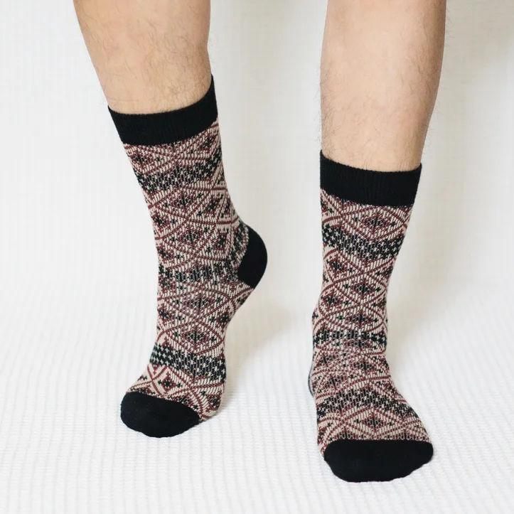 Black Red Geometric Quarter Combed Cotton Socks for Men