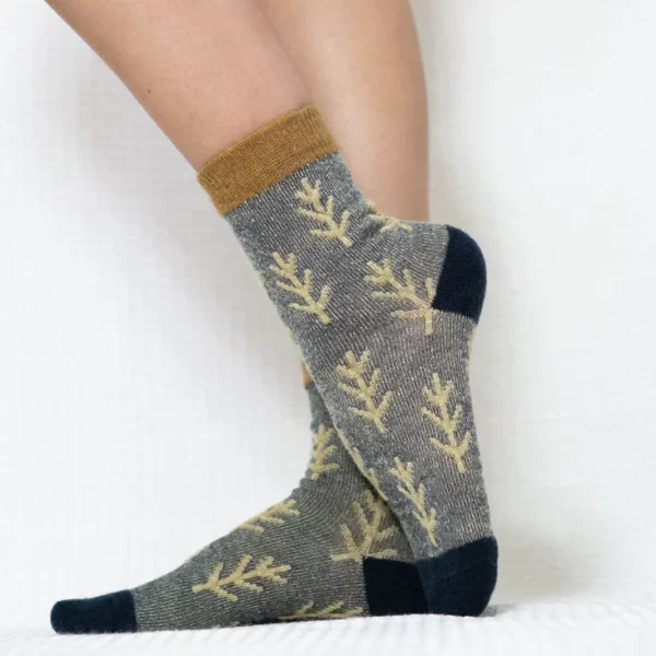Embroidered Leaf Quarter Wool Socks for Women