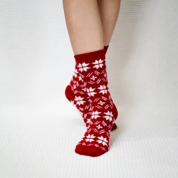 Red Snowflake Quarter Combed Cotton Socks for Women